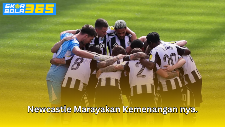 Pemain Newcastle United merayakan kemenangan atas Bournemouth setelah adu penalti dramatis