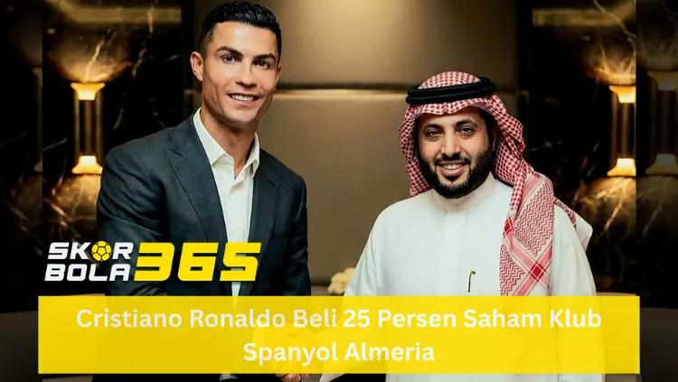 Cristiano Ronaldo mengenakan setelan jas gelap dan kemeja putih sedang tersenyum sambil berjabat tangan dengan seorang pria mengenakan sorban (Turki Al-Sheikh) di sebuah ruangan mewah; terdapat logo SKOR BOLA 365 kuning di pojok kiri bawah dan teks "Cristiano Ronaldo Beli 25 Persen Saham Klub Spanyol Almeria" pada bilah kuning di bagian bawah.