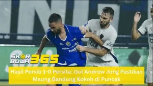 Duel perebutan bola yang intens antara pemain Persib Bandung berjersey biru (sponsor Indofood) dengan pemain Persita Tangerang berjersey putih; pemain Persib tampak berusaha melindungi bola dari tarikan pemain lawan di tengah lapangan; terdapat logo SKOR BOLA 365 di pojok kiri bawah dan teks "Hasil Persib 1-0 Persita: Gol Andrew Jung Pastikan Maung Bandung Kokoh di Puncak" pada bilah kuning di bagian bawah.