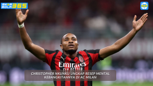 Christopher Nkunku tersenyum saat latihan di Milanello, mencerminkan filosofi mental 'senyumin aja' yang diungkapkannya.