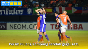 Pemain Persib Bandung berjalan kecewa setelah gagal melaju di AFC Champions League