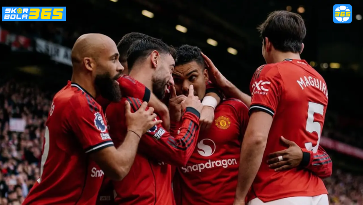 Bruno Fernandes selebrasi usai bawa Manchester United menang 3-1 atas Aston Villa di Premier League, laga yang dilaporkan oleh SKOR BOLA 365.