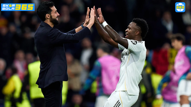 Arbeloa dan Vinicius Junior usai tanda tangan perpanjangan kontrak di Real Madrid. Simak analisis lengkap di SKOR BOLA 365.