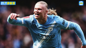 Erling Haaland merayakan hattrick ke gawang Liverpool dalam laga Premier League 2026. SKOR BOLA 365 analisis tiga golnya.