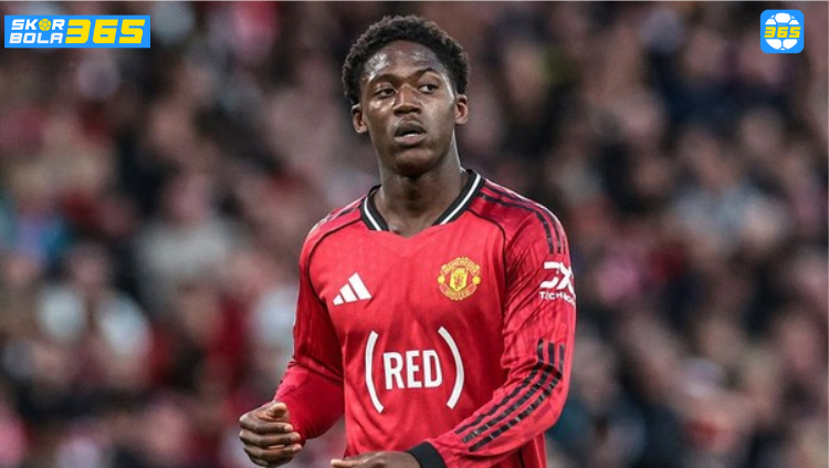 Kobbie Mainoo resmi bertahan di MU hingga 2031. SKOR BOLA 365 bocorkan detail kontrak eksklusif.