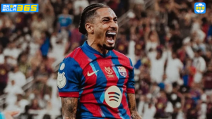 Bintang Barcelona Raphinha dibidik klub Arab Saudi dengan tawaran gaji empat kali lipat. Analisis SKOR BOLA 365.