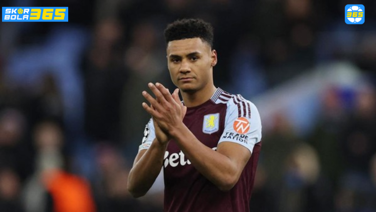 Ollie Watkins tersenyum percaya diri hadapi persaingan striker Timnas Inggris. SKOR BOLA 365 analisis mentalitasnya.