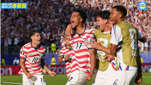 Pemain Timnas Amerika Serikat melakukan selebrasi gol pada pertandingan Piala Dunia FIFA 2026 di depan ribuan pendukung di stadion.