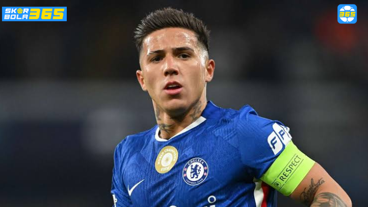 Enzo Fernandez dikabarkan bakal bergabung ke Manchester City setelah batal ke Real Madrid. Simak update transfer hanya di SKOR BOLA 365.