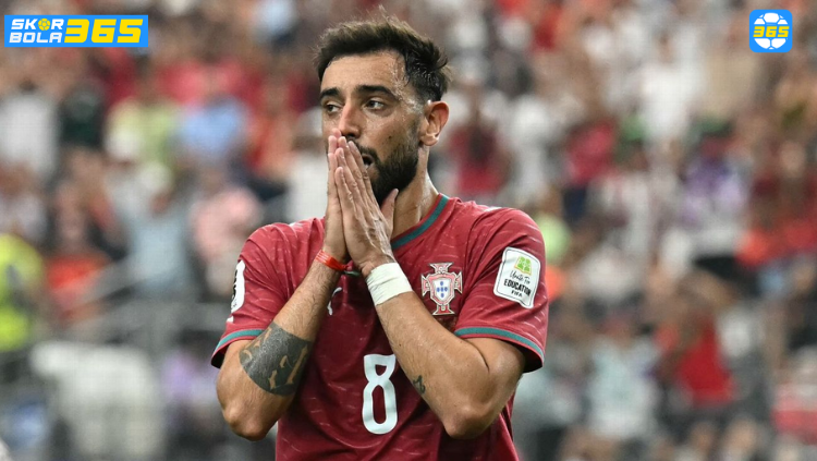 Bruno Fernandes tampak kecewa setelah Portugal tersingkir dari Piala Dunia 2026 oleh Spanyol di babak 16 besar.