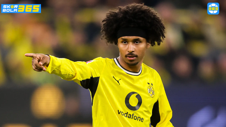 Karim Adeyemi sepakat gabung Barcelona, negosiasi transfer dengan Dortmund berlanjut. Baca analisis di SKOR BOLA 365