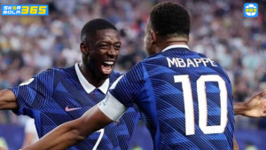 Kylian Mbappé melakukan selebrasi usai mencetak gol untuk Timnas Prancis dalam pertandingan Piala Dunia FIFA 2026 di depan ribuan penonton.