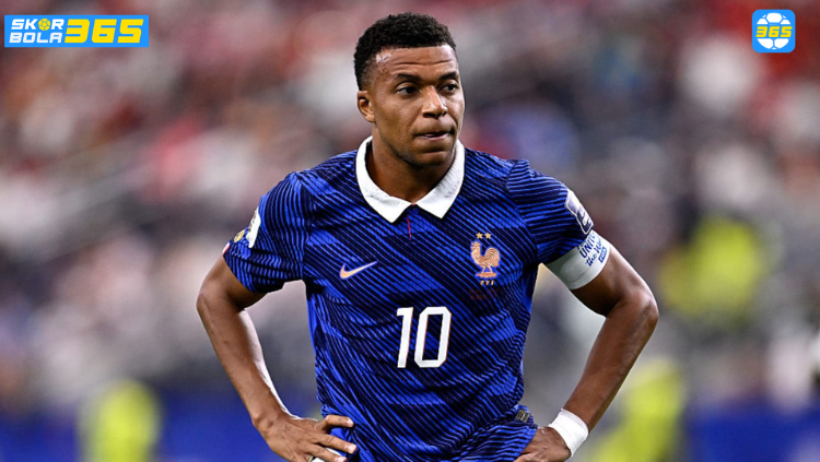 Kylian Mbappe memimpin perburuan Sepatu Emas Piala Dunia 2026 dengan 10 gol, unggul dari Lionel Messi. (SKOR BOLA 365)